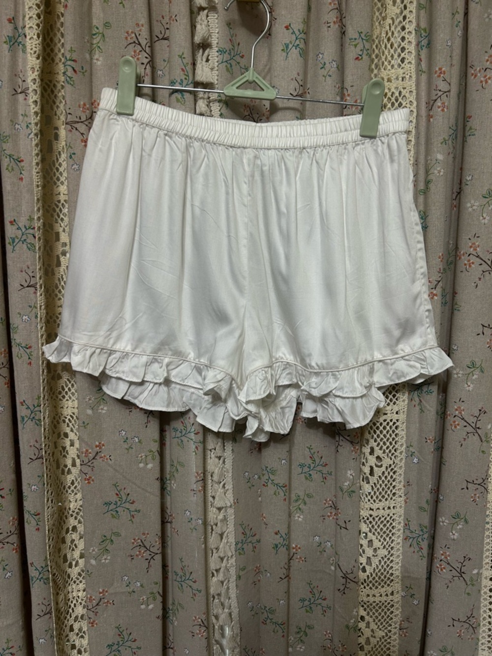 Mark & Graham Ivory Satin Pajama Shorts Ruffle Hem Small